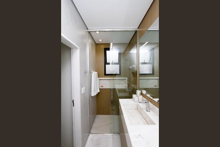 Casa à venda com 380m², 4 quartos e 4 vagasBanheiro da Suíte 3