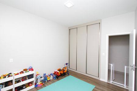 Casa à venda com 380m², 4 quartos e 4 vagasQuarto 2