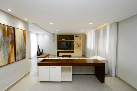 Casa à venda com 380m², 4 quartos e 4 vagasSala