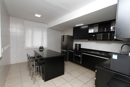 Casa à venda com 380m², 4 quartos e 4 vagasCozinha