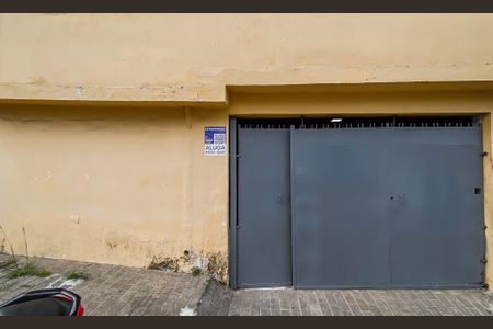 Casa para alugar com 150m², 2 quartos e 1 vagaFachada  + Placa