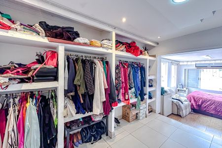 Casa à venda com 240m², 3 quartos e 1 vagaCloset da suíte 2