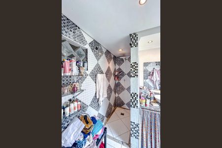 Casa à venda com 240m², 3 quartos e 1 vagaBanheiro da Suíte 2