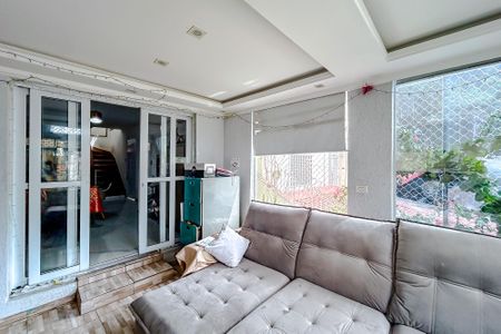 Sala de casa à venda com 3 quartos, 240m² em Vila Bertioga, São Paulo