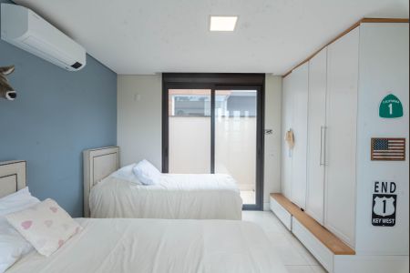 Casa de condomínio à venda com 318m², 3 quartos e 4 vagasSuíte 2