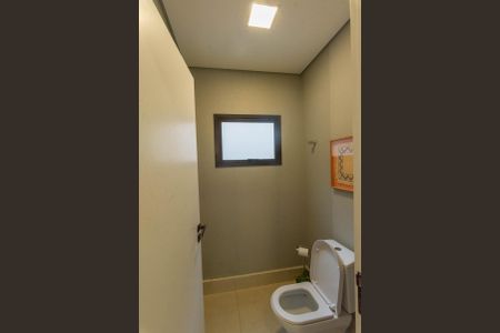 Casa de condomínio à venda com 318m², 3 quartos e 4 vagasLavabo