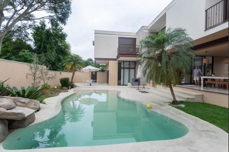 Casa de condomínio à venda com 318m², 3 quartos e 4 vagasPiscina