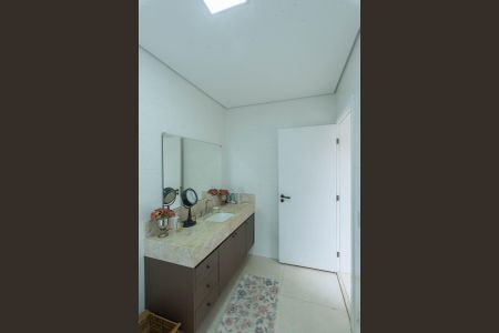 Casa de condomínio à venda com 318m², 3 quartos e 4 vagasBanheiro da Suíte 1