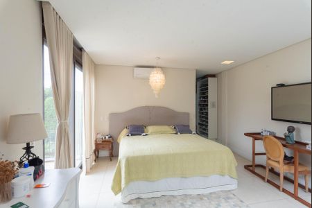 Casa de condomínio à venda com 318m², 3 quartos e 4 vagasSuíte 1