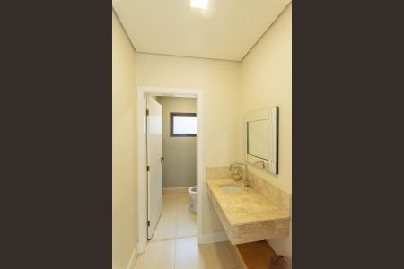 Casa de condomínio à venda com 318m², 3 quartos e 4 vagasLavabo