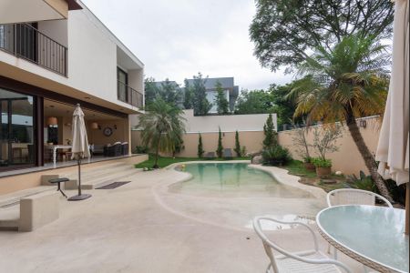 Casa de condomínio à venda com 318m², 3 quartos e 4 vagasPiscina