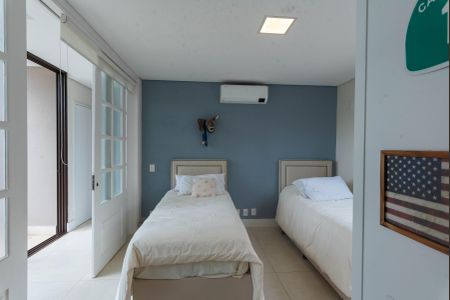 Casa de condomínio à venda com 318m², 3 quartos e 4 vagasSuíte 2