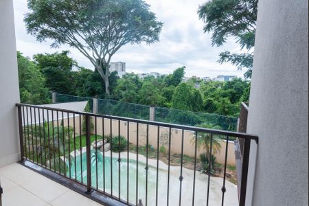 Casa de condomínio à venda com 318m², 3 quartos e 4 vagasVaranda