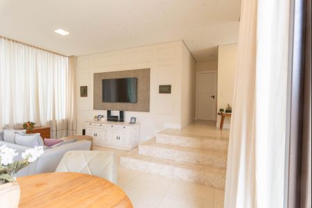 Casa de condomínio à venda com 318m², 3 quartos e 4 vagasSala