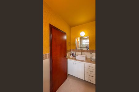 Casa para alugar com 415m², 3 quartos e 5 vagasBanheiro da Suíte 1