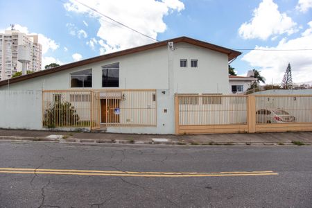 Casa para alugar com 415m², 3 quartos e 5 vagasFachada