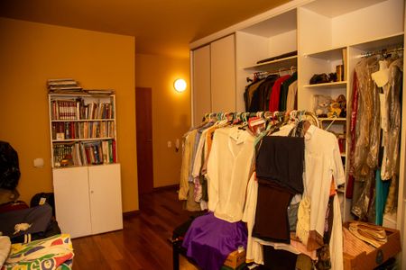 Closet da suíte 1 de casa à venda com 3 quartos, 415m² em Vila Cordeiro, São Paulo