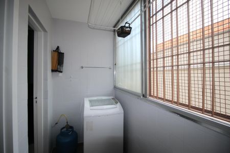 Apartamento para alugar com 65m², 3 quartos e 1 vagaÁrea de Serviço