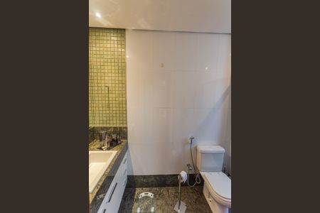 Apartamento para alugar com 450m², 3 quartos e 4 vagasBanheiro da Suíte 2/Escritório