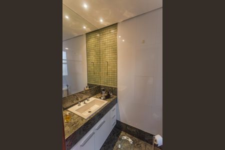 Apartamento para alugar com 450m², 3 quartos e 4 vagasBanheiro da Suíte 2/Escritório