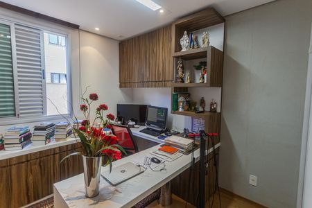 Apartamento para alugar com 450m², 3 quartos e 4 vagasSuíte 2/Escritório