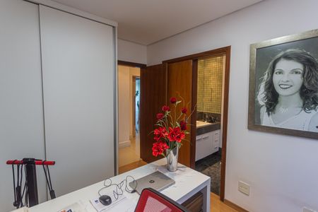 Apartamento para alugar com 450m², 3 quartos e 4 vagasSuíte 2/Escritório