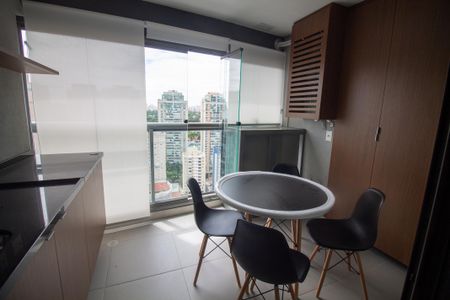 Studio para alugar com 32m², 1 quarto e 1 vaga Studio para alugar com 32m², 1 quarto e 1 vagaVaranda