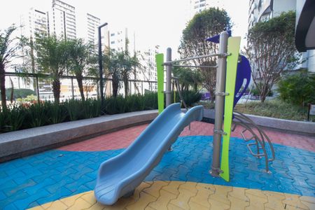 Studio para alugar com 32m², 1 quarto e 1 vaga Studio para alugar com 32m², 1 quarto e 1 vagaÁrea comum - Playground