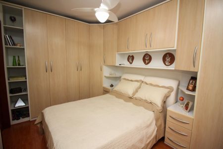 Quarto 1 de apartamento à venda com 2 quartos, 57m² em Cristal, Porto Alegre