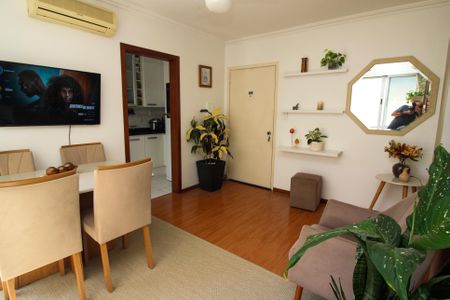 Sala de apartamento à venda com 2 quartos, 57m² em Cristal, Porto Alegre