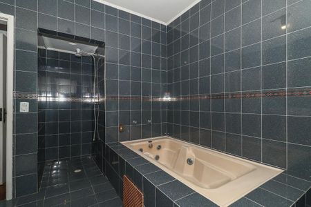 Banheiro da Suíte de casa à venda com 3 quartos, 178m² em Jardim Itu, Porto Alegre