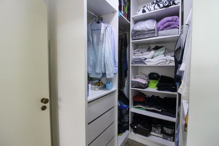 Apartamento à venda com 180m², 4 quartos e 3 vagasCloset Suíte 1