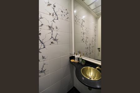 Lavabo de apartamento à venda com 4 quartos, 180m² em Cidade São Francisco, São Paulo