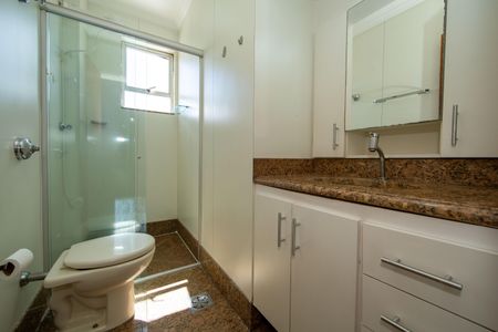 Apartamento à venda com 67m², 2 quartos e 2 vagasBANHEIRO