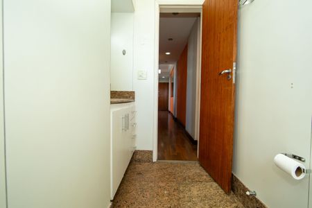 Apartamento à venda com 67m², 2 quartos e 2 vagasBANHEIRO