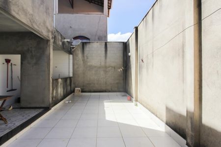 Casa à venda com 200m², 3 quartos e 2 vagasQuintal