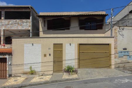 Casa à venda com 200m², 3 quartos e 2 vagasFachada