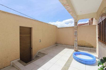 Casa à venda com 200m², 3 quartos e 2 vagasEntrada