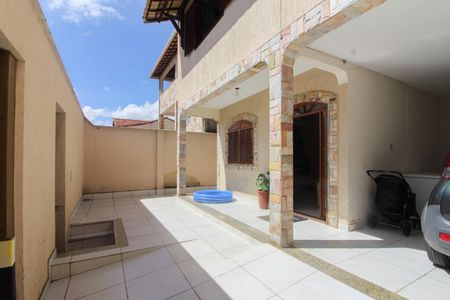 Casa à venda com 200m², 3 quartos e 2 vagasGaragem