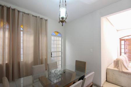 Casa à venda com 200m², 3 quartos e 2 vagasSala 2