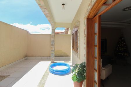 Casa à venda com 200m², 3 quartos e 2 vagasVaranda