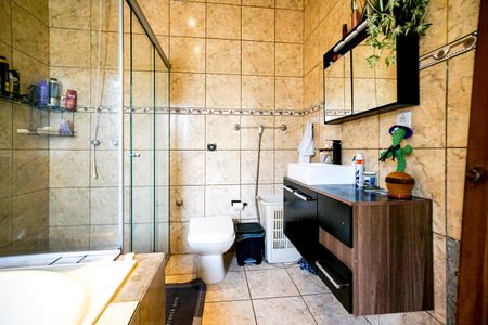 Casa à venda com 250m², 4 quartos e 2 vagasBanheiro da suíte