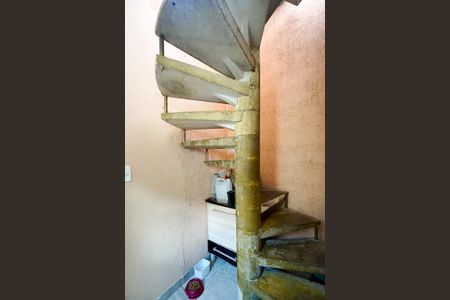 Casa à venda com 250m², 4 quartos e 2 vagasEscada do terraço