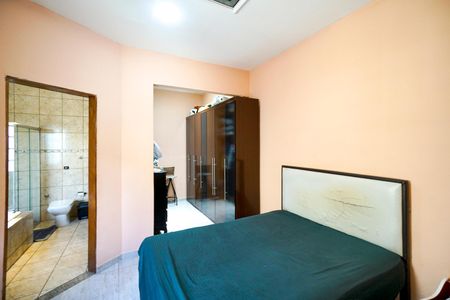 Casa à venda com 250m², 4 quartos e 2 vagasSuíte