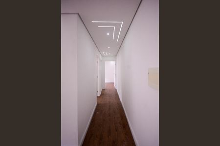 Apartamento para alugar com 45m², 2 quartos e sem vaga Apartamento para alugar com 45m², 2 quartos e sem vagaCorredor de acesso aos quartos