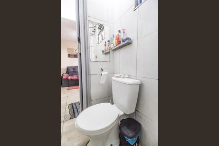 Banheiro de apartamento para alugar com 2 quartos, 34m² em Conjunto Habitacional Presidente Castelo Branco, Carapicuíba