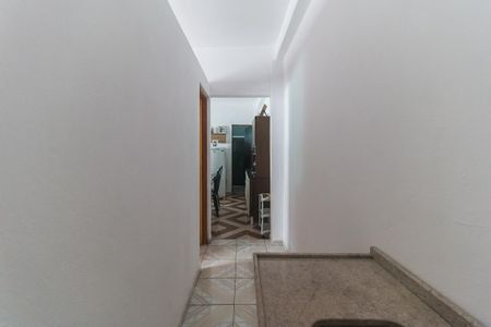 Corredor de casa para alugar com 1 quarto, 69m² em Vila Santa Helena, Poá