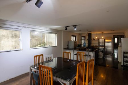 Casa à venda com 290m², 4 quartos e 3 vagas Casa à venda com 290m², 4 quartos e 3 vagasSala de Jantar