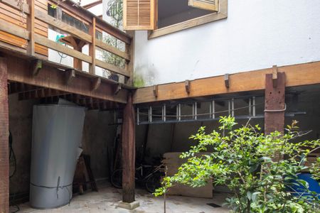 Casa à venda com 290m², 4 quartos e 3 vagas Casa à venda com 290m², 4 quartos e 3 vagasQuintal Fundo