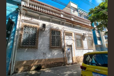 Casa à venda com 112m², 4 quartos e 1 vagaFachada